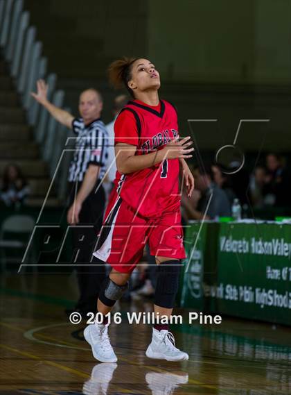 Thumbnail 1 in Jamesville-DeWitt vs. Floral Park Memorial (NYSPHSAA Class A Final) photogallery.