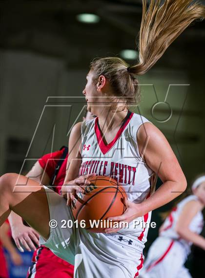 Thumbnail 3 in Jamesville-DeWitt vs. Floral Park Memorial (NYSPHSAA Class A Final) photogallery.