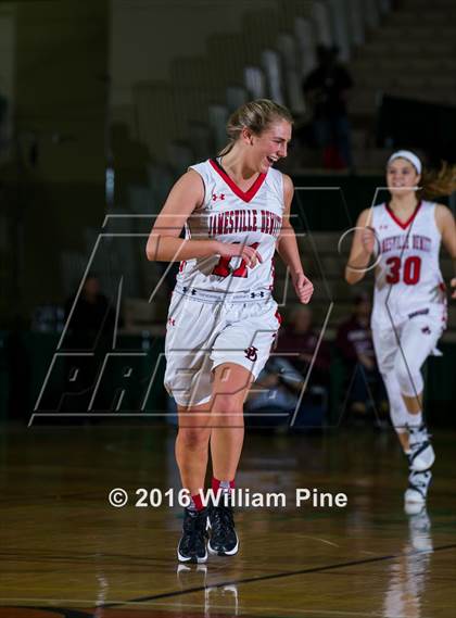Thumbnail 2 in Jamesville-DeWitt vs. Floral Park Memorial (NYSPHSAA Class A Final) photogallery.