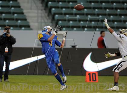 Thumbnail 3 in Central Catholic vs. Bakersfield Christian (CIF State D4 Final) photogallery.