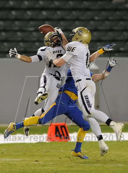 Thumbnail 3 in Central Catholic vs. Bakersfield Christian (CIF State D4 Final) photogallery.