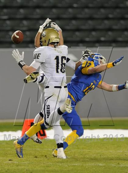 Thumbnail 1 in Central Catholic vs. Bakersfield Christian (CIF State D4 Final) photogallery.