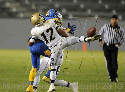 Thumbnail 2 in Central Catholic vs. Bakersfield Christian (CIF State D4 Final) photogallery.