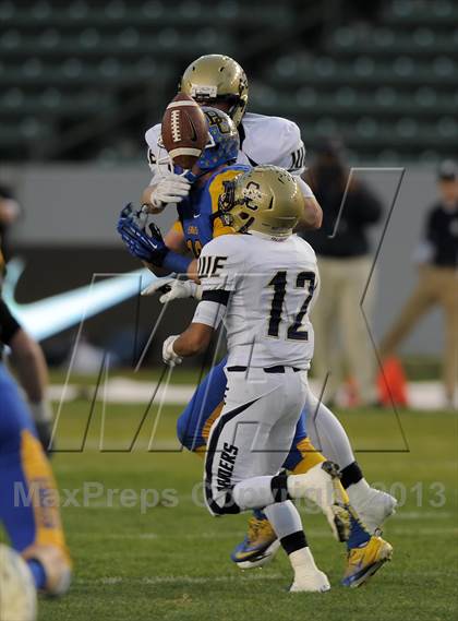 Thumbnail 3 in Central Catholic vs. Bakersfield Christian (CIF State D4 Final) photogallery.