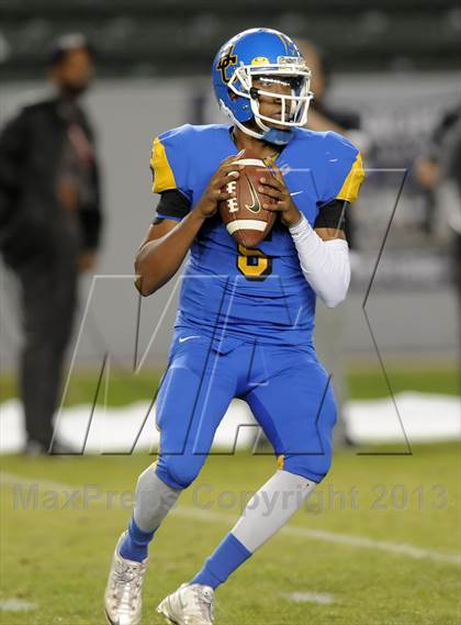 Thumbnail 2 in Central Catholic vs. Bakersfield Christian (CIF State D4 Final) photogallery.