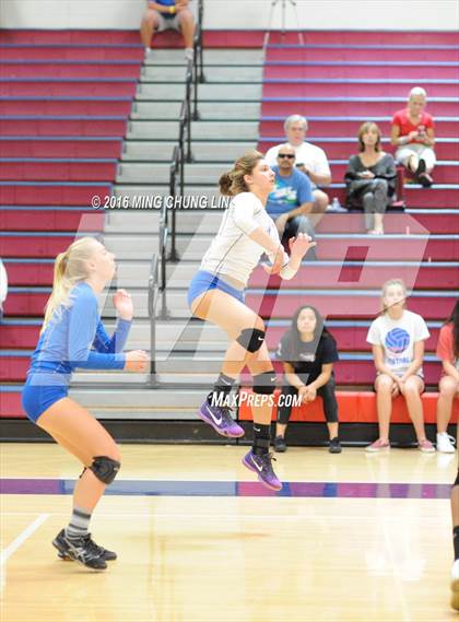 Thumbnail 3 in Dana Hills vs. Mission Viejo (OC Varsity Classic) photogallery.