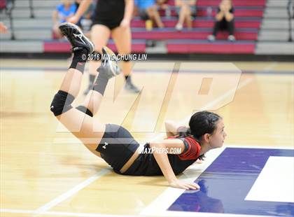 Thumbnail 2 in Dana Hills vs. Mission Viejo (OC Varsity Classic) photogallery.