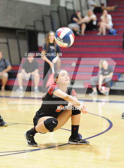 Thumbnail 3 in Dana Hills vs. Mission Viejo (OC Varsity Classic) photogallery.