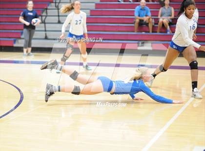 Thumbnail 1 in Dana Hills vs. Mission Viejo (OC Varsity Classic) photogallery.