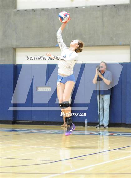Thumbnail 2 in Dana Hills vs. Mission Viejo (OC Varsity Classic) photogallery.