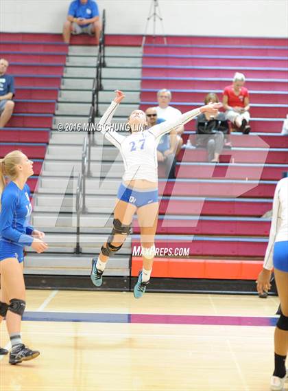 Thumbnail 2 in Dana Hills vs. Mission Viejo (OC Varsity Classic) photogallery.