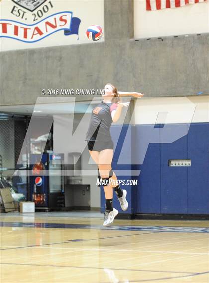 Thumbnail 3 in Dana Hills vs. Mission Viejo (OC Varsity Classic) photogallery.