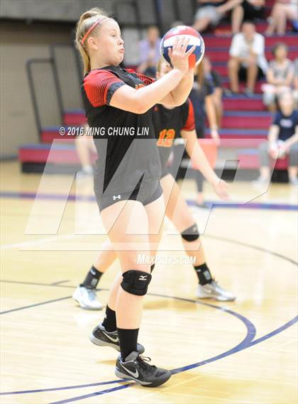 Thumbnail 3 in Dana Hills vs. Mission Viejo (OC Varsity Classic) photogallery.