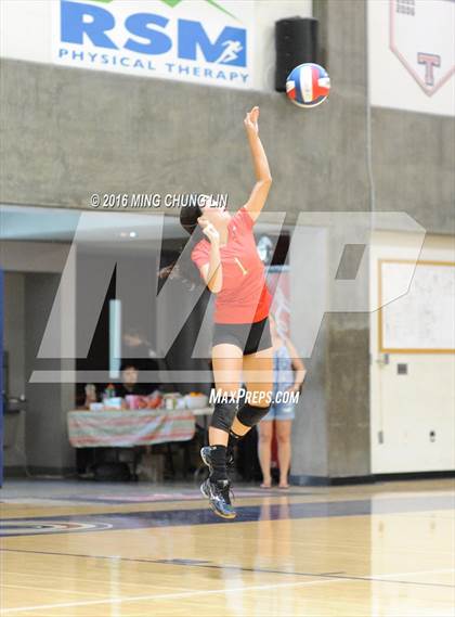 Thumbnail 1 in Dana Hills vs. Mission Viejo (OC Varsity Classic) photogallery.