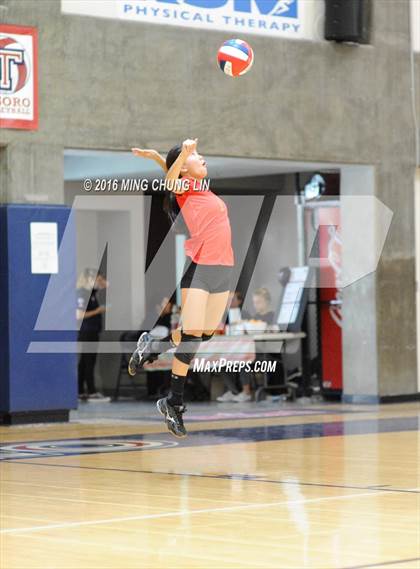 Thumbnail 2 in Dana Hills vs. Mission Viejo (OC Varsity Classic) photogallery.