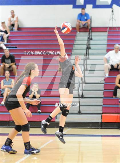 Thumbnail 3 in Dana Hills vs. Mission Viejo (OC Varsity Classic) photogallery.