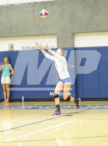 Thumbnail 3 in Dana Hills vs. Mission Viejo (OC Varsity Classic) photogallery.