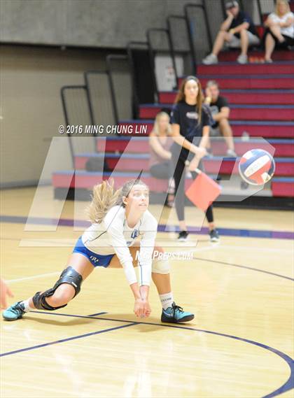Thumbnail 2 in Dana Hills vs. Mission Viejo (OC Varsity Classic) photogallery.