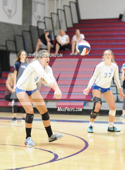 Thumbnail 3 in Dana Hills vs. Mission Viejo (OC Varsity Classic) photogallery.