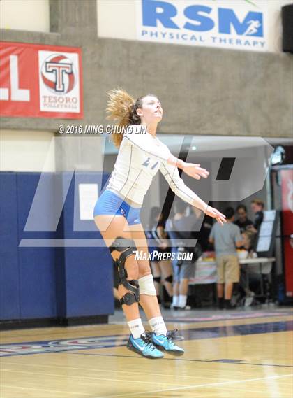 Thumbnail 3 in Dana Hills vs. Mission Viejo (OC Varsity Classic) photogallery.