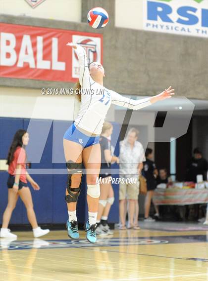 Thumbnail 3 in Dana Hills vs. Mission Viejo (OC Varsity Classic) photogallery.