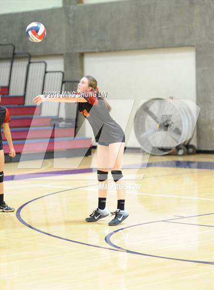 Thumbnail 2 in Dana Hills vs. Mission Viejo (OC Varsity Classic) photogallery.