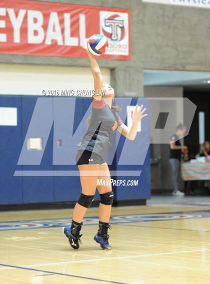 Thumbnail 2 in Dana Hills vs. Mission Viejo (OC Varsity Classic) photogallery.