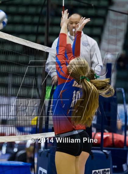 Thumbnail 2 in Eden vs. Broadalbin-Perth (NYSPHSAA Class C Final) photogallery.