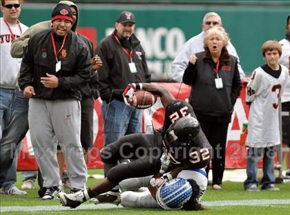 Thumbnail 1 in La Habra vs. Tustin (CIF SS Southwest Final) photogallery.