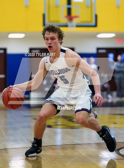 Thumbnail 2 in Terre Haute South Vigo vs. Brownsburg (IHSAA 4A Sectional Semifinal) photogallery.
