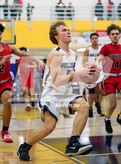 Thumbnail 3 in Terre Haute South Vigo vs. Brownsburg (IHSAA 4A Sectional Semifinal) photogallery.