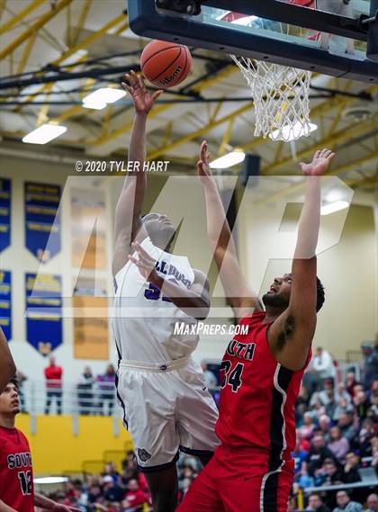 Thumbnail 3 in Terre Haute South Vigo vs. Brownsburg (IHSAA 4A Sectional Semifinal) photogallery.