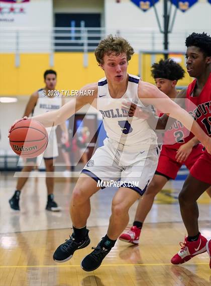 Thumbnail 3 in Terre Haute South Vigo vs. Brownsburg (IHSAA 4A Sectional Semifinal) photogallery.