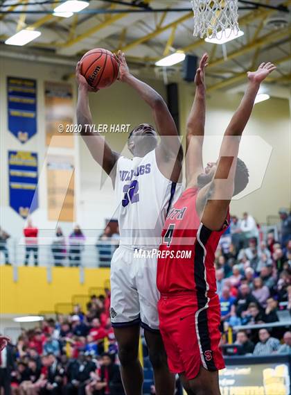 Thumbnail 1 in Terre Haute South Vigo vs. Brownsburg (IHSAA 4A Sectional Semifinal) photogallery.