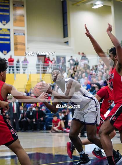 Thumbnail 3 in Terre Haute South Vigo vs. Brownsburg (IHSAA 4A Sectional Semifinal) photogallery.