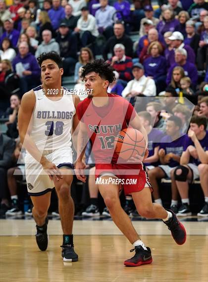 Thumbnail 2 in Terre Haute South Vigo vs. Brownsburg (IHSAA 4A Sectional Semifinal) photogallery.