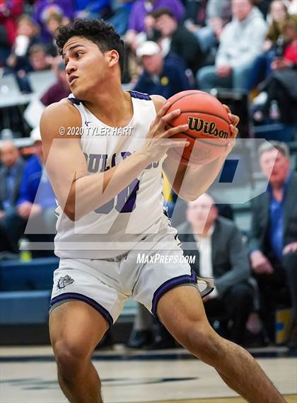 Thumbnail 1 in Terre Haute South Vigo vs. Brownsburg (IHSAA 4A Sectional Semifinal) photogallery.