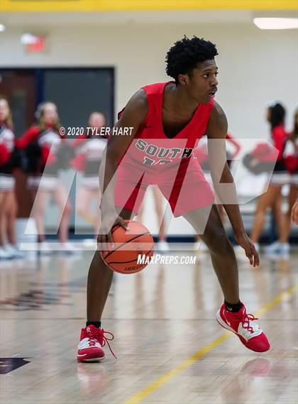 Thumbnail 1 in Terre Haute South Vigo vs. Brownsburg (IHSAA 4A Sectional Semifinal) photogallery.