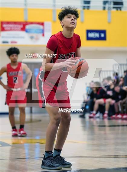 Thumbnail 1 in Terre Haute South Vigo vs. Brownsburg (IHSAA 4A Sectional Semifinal) photogallery.