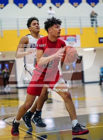 Thumbnail 2 in Terre Haute South Vigo vs. Brownsburg (IHSAA 4A Sectional Semifinal) photogallery.
