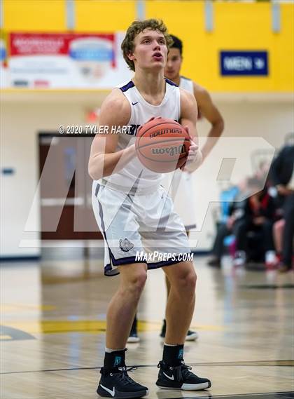 Thumbnail 2 in Terre Haute South Vigo vs. Brownsburg (IHSAA 4A Sectional Semifinal) photogallery.