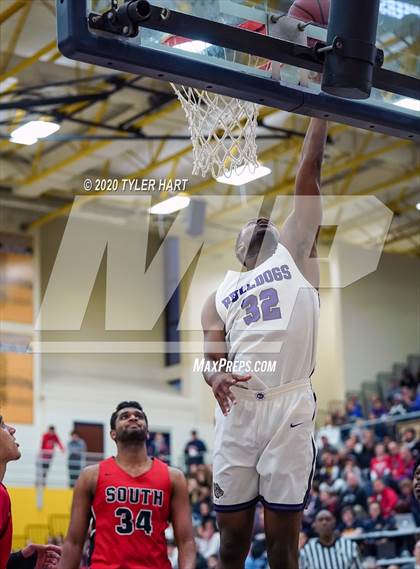 Thumbnail 2 in Terre Haute South Vigo vs. Brownsburg (IHSAA 4A Sectional Semifinal) photogallery.