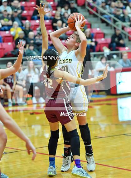 Thumbnail 3 in Cisco vs. Seymour (2A Region II Bi-District) photogallery.