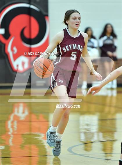 Thumbnail 2 in Cisco vs. Seymour (2A Region II Bi-District) photogallery.