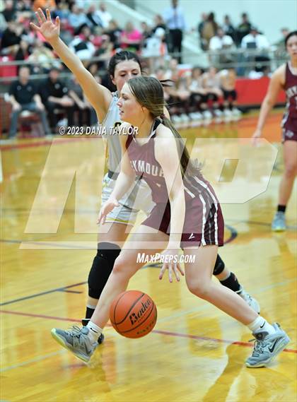Thumbnail 3 in Cisco vs. Seymour (2A Region II Bi-District) photogallery.
