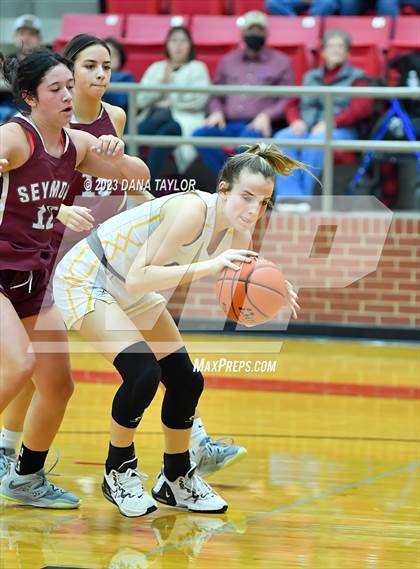 Thumbnail 3 in Cisco vs. Seymour (2A Region II Bi-District) photogallery.
