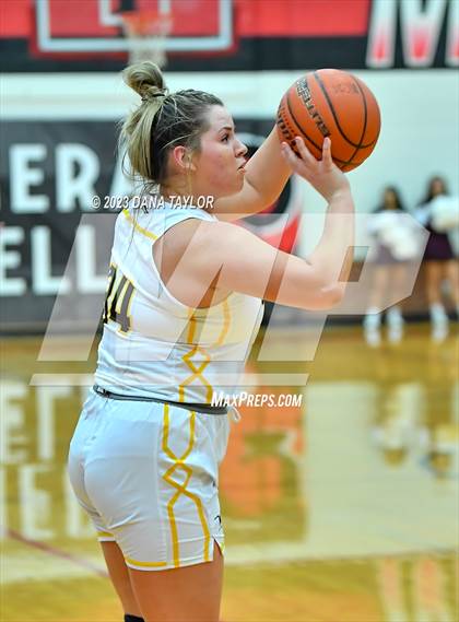 Thumbnail 3 in Cisco vs. Seymour (2A Region II Bi-District) photogallery.