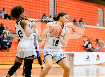 Thumbnail 2 in Trinity Episcopal vs Colonial Forge (StatVa Girls Basketball Classic) photogallery.