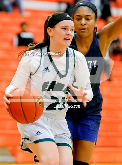 Thumbnail 2 in Trinity Episcopal vs Colonial Forge (StatVa Girls Basketball Classic) photogallery.