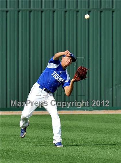 Thumbnail 3 in Sunnyvale vs. Gunter (UIL 2A Region 2 semifinals) photogallery.